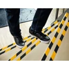 Kép 2/2 - Csúszásgátló szalag DURABLE Duraline 25mmx15m sárga-fekete